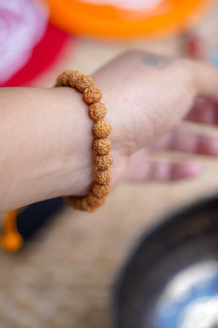 ASTRODIDI 5 Mukhi Rudraksha Bracelet | Panchmukhi Five Face Natural Rudraksha Stretchable Bracelet for Men Women Boys and Girls (Rudraks Size 8-9 mm and Color: Brown)