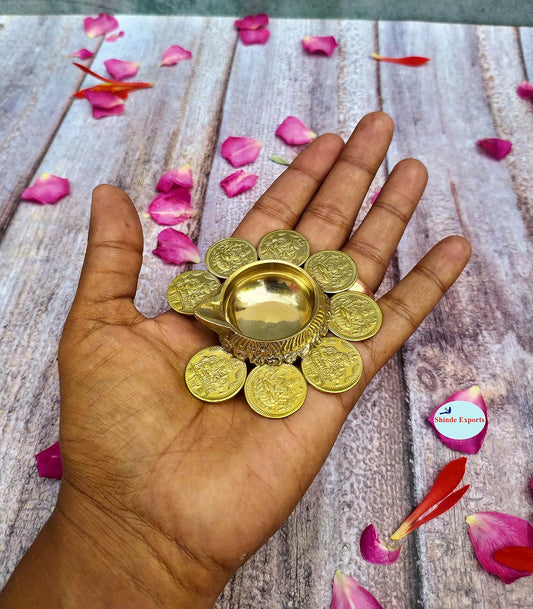 SHINDE EXPORTS ShGodess Laxmi/Lakshmi Brass Diya deepam lamp for puja/Pooja Worship. (Design 2)