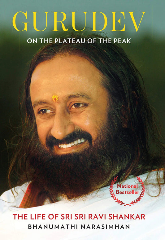 Sri Sri Tattva Gurudev: On the Plateau of the Peak: The Life of Sri Sri Ravi Shankar - English (Pack Of 2)