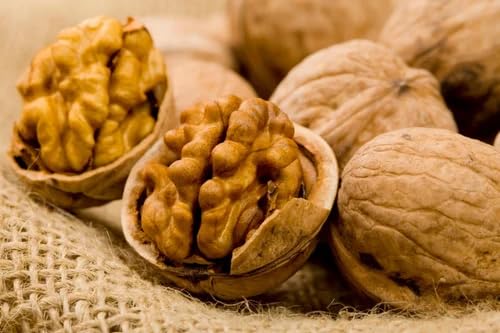 NatureVit Broken Walnut Kernels 200g | Akhrot Giri | Grade – 8 Pieces | Rich in Omega-3, Protein & Antioxidants | Ideal for Baking, Snacking & Garnishing