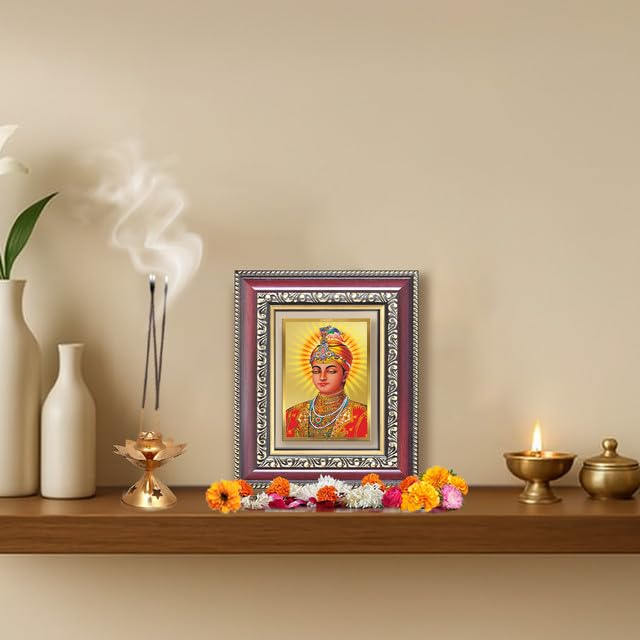 DIVINITI Guru Harkrishan Sahib Ji 24K Gold Plated Foil Wall and Tabletop Photo Frame for Home Décor, Puja Room, Luxury Gifting | DG Frame 105 S1 (16x13.5 CM)