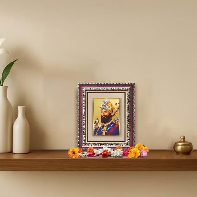 DIVINITI Guru Gobind Singh Ji 24K Gold Plated Foil Wall and Tabletop Photo Frame for Home Décor, Puja Room, Luxury Gifting | DG Frame 105 S1 (16x13.5 CM)