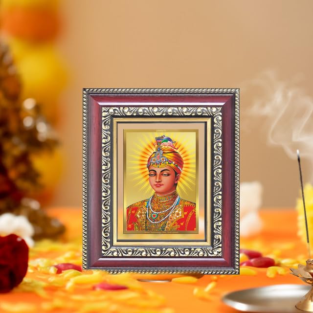 DIVINITI Guru Harkrishan Sahib Ji 24K Gold Plated Foil Wall and Tabletop Photo Frame for Home Décor, Puja Room, Luxury Gifting | DG Frame 105 S1 (16x13.5 CM)
