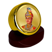 DIVINITI 24K Gold Plated Guru Harkishan Singh Metallic Idol for Home Decor, Pooja Room, Office Desk & Car Dashboard | Premium Religious Gift with Wooden Stand for Blessings & Positivity|5.5 x 5.0 CM