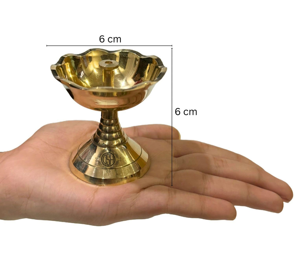 DSH Brass Diya with Stand Diya Oil Puja Lamp Oil Lamp for Home Temple Pooja Articles Decor Gifts. (2.5 Inch)