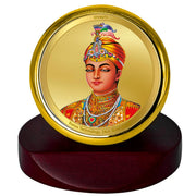 DIVINITI 24K Gold Plated Guru Harkishan Singh Metallic Idol for Home Decor, Pooja Room, Office Desk & Car Dashboard | Premium Religious Gift with Wooden Stand for Blessings & Positivity|5.5 x 5.0 CM