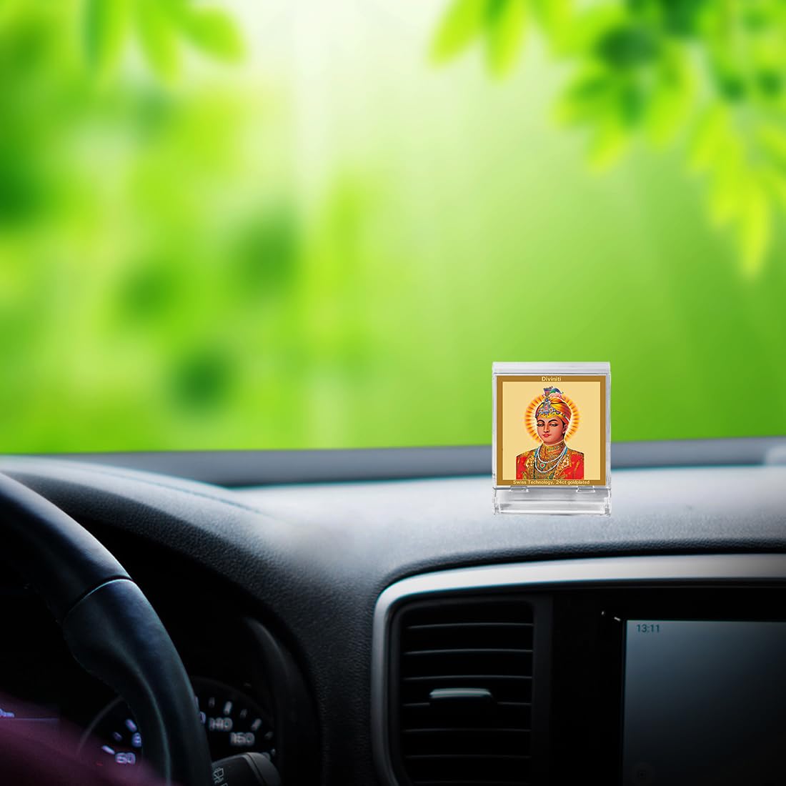 DIVINITI 24K Gold Plated Acrylic Shri Guru Harkrishan Sahib Ji Dashboard Idol | Premium Sikh Spiritual Gifting Item for Peace, Blessings & Positivity | Luxury Religious Decor for Car, Office & Home