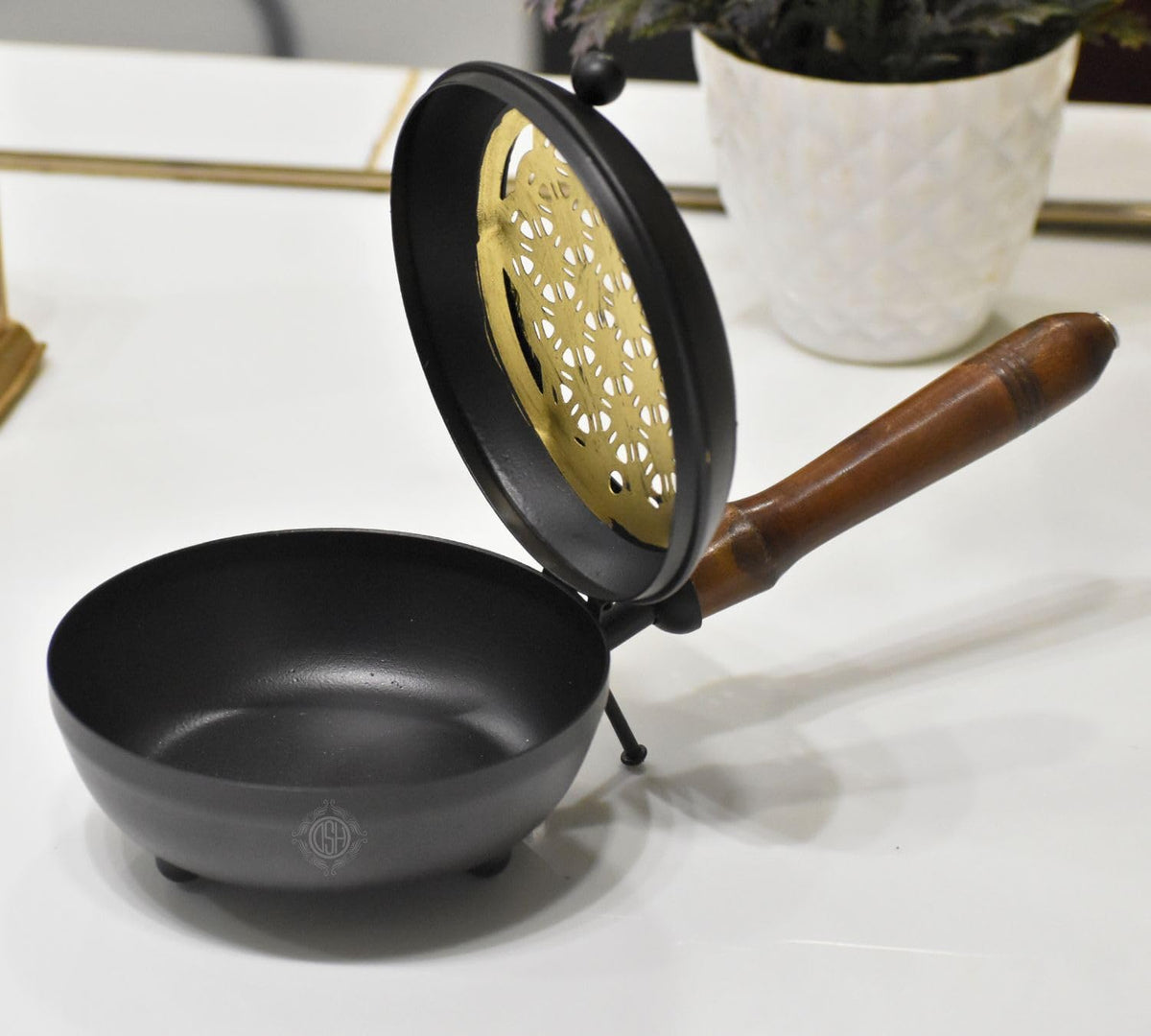 DSH Metal Incense Loban Burner with Handle, Dhoop Dhuni Sambrani Dhoop Burner and Home Office Temple Prayer Butler.