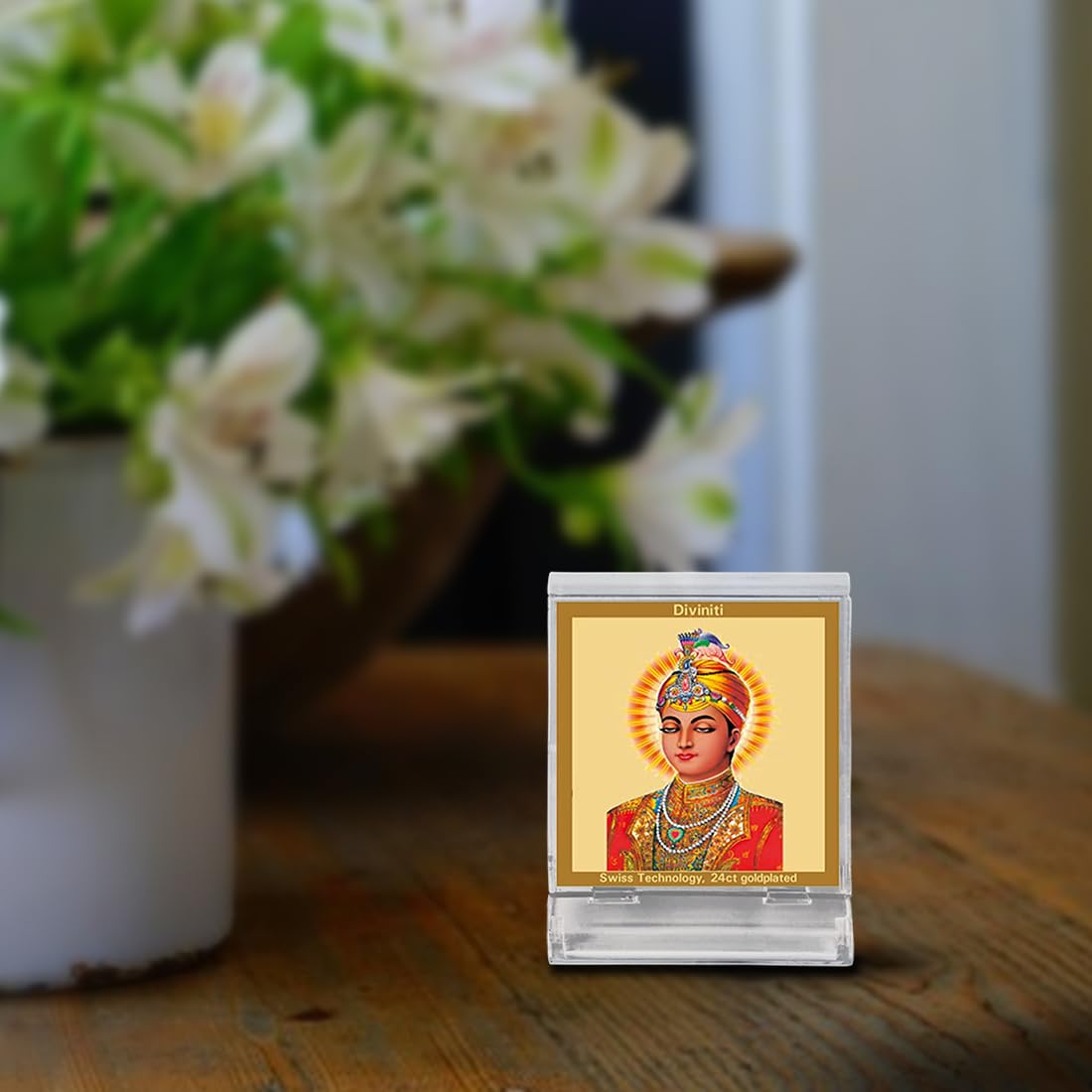 DIVINITI 24K Gold Plated Acrylic Shri Guru Harkrishan Sahib Ji Dashboard Idol | Premium Sikh Spiritual Gifting Item for Peace, Blessings & Positivity | Luxury Religious Decor for Car, Office & Home