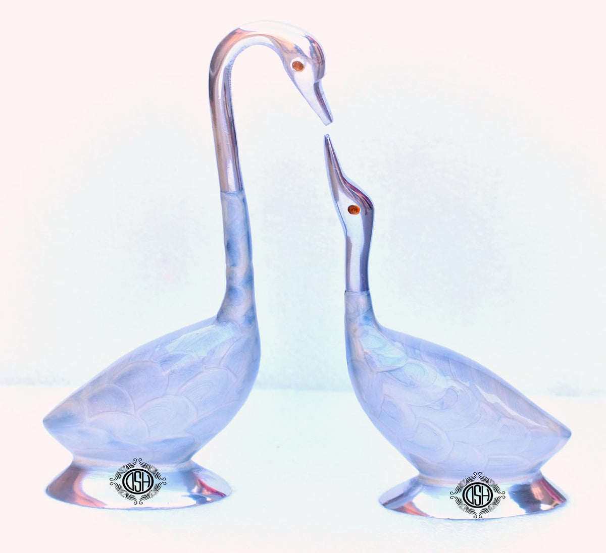 DSH CRAFTING YOUR CURIOSITY Metal Decorative Swan Duck Showpiece Kissing Duck Showpiece for Home Décor and Gift (White)