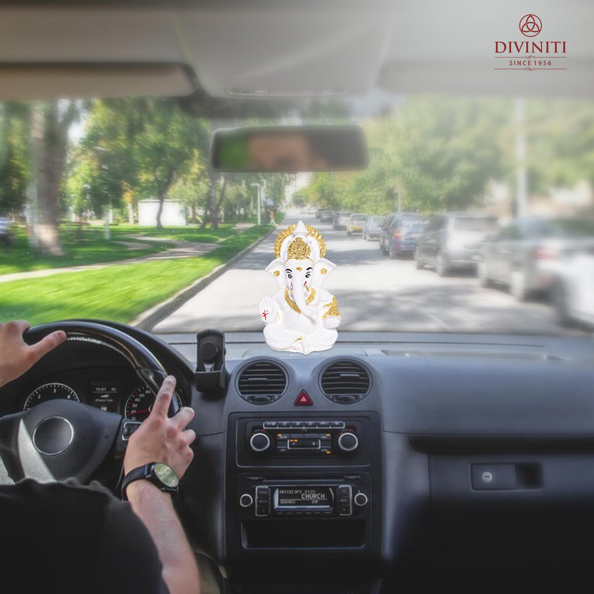 DIVINITI 24K Gold Plated Resin Lord Ganesha Idol for Car Dashboard, Tabletop|Ganesh Statue for Good Luck and Success|Ganpati Murti for Home Decor Mandir, Office Desk Puja Gift White (8.4x4.2cm)