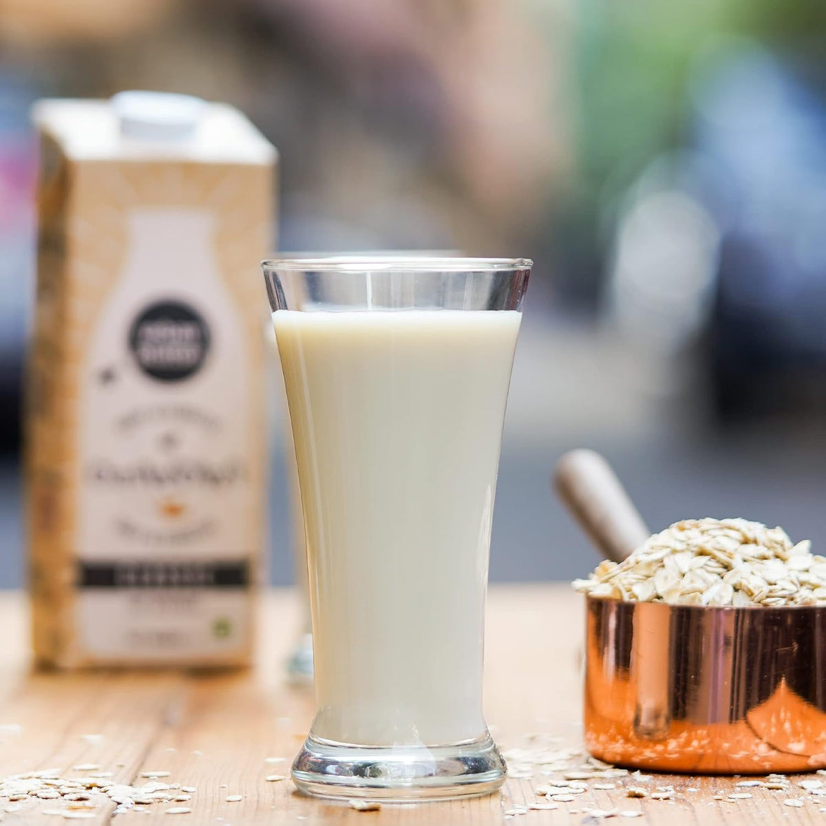 Urban Platter OatWOW Classic Oat Beverage, 1 Litre (Pack of 1, Plant-Based, Milk Alternative, Creamy, Lactose-Free)