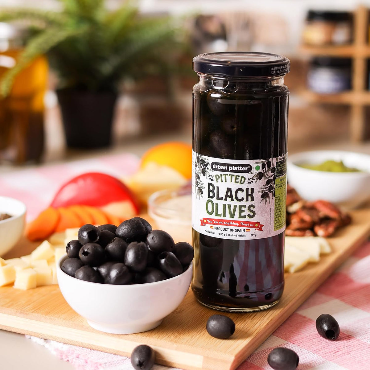 Urban Platter Pitted Black Spanish Olives, 430g (Whole & Seedless | Rich Mediterranean Taste | Ideal for Pizzas, Salads, Pasta & Snacking)