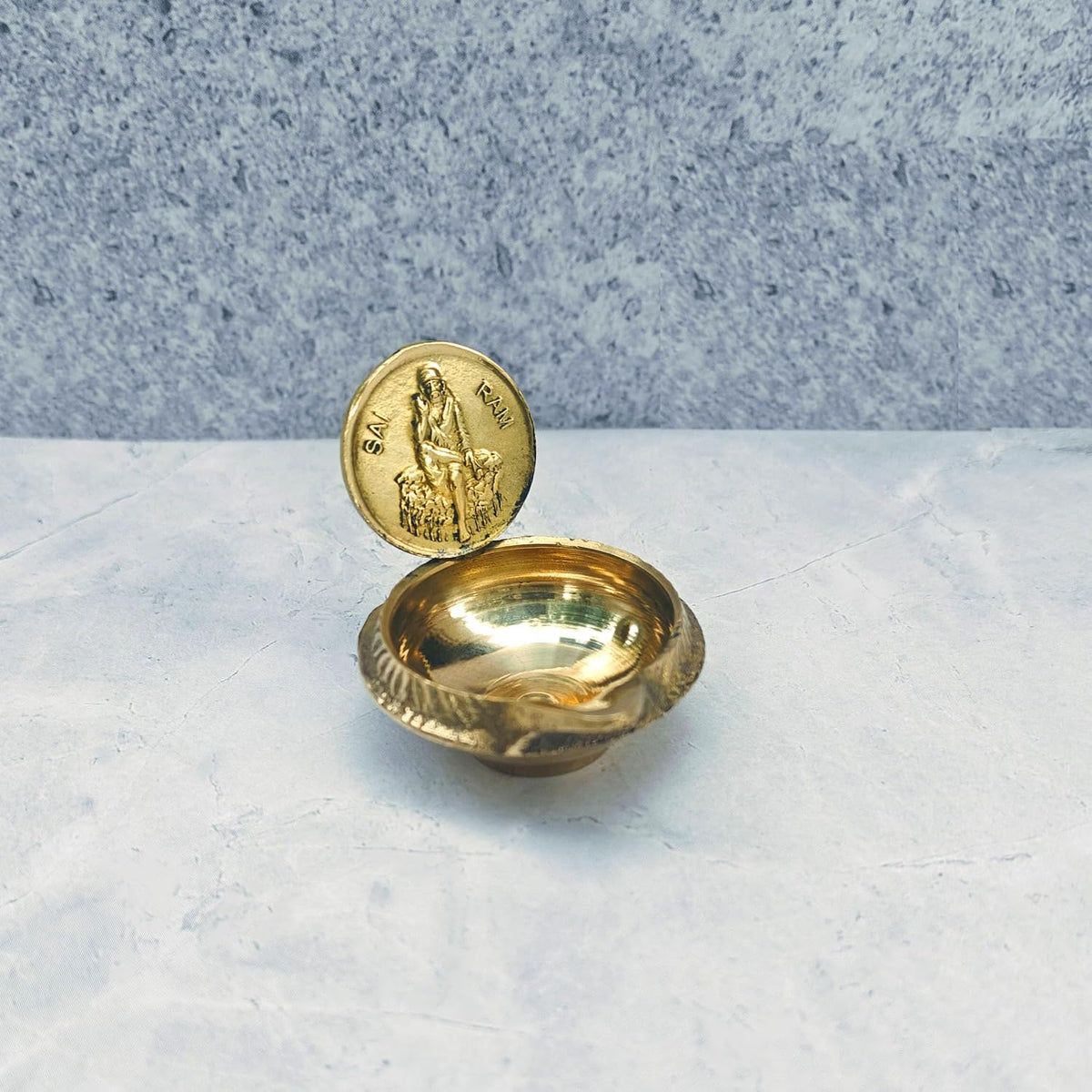 SHINDE EXPORTS Shirdi Saibaba Figure Golden Brass Diya for puja for Home Decor (4cm Siting Style Diya)