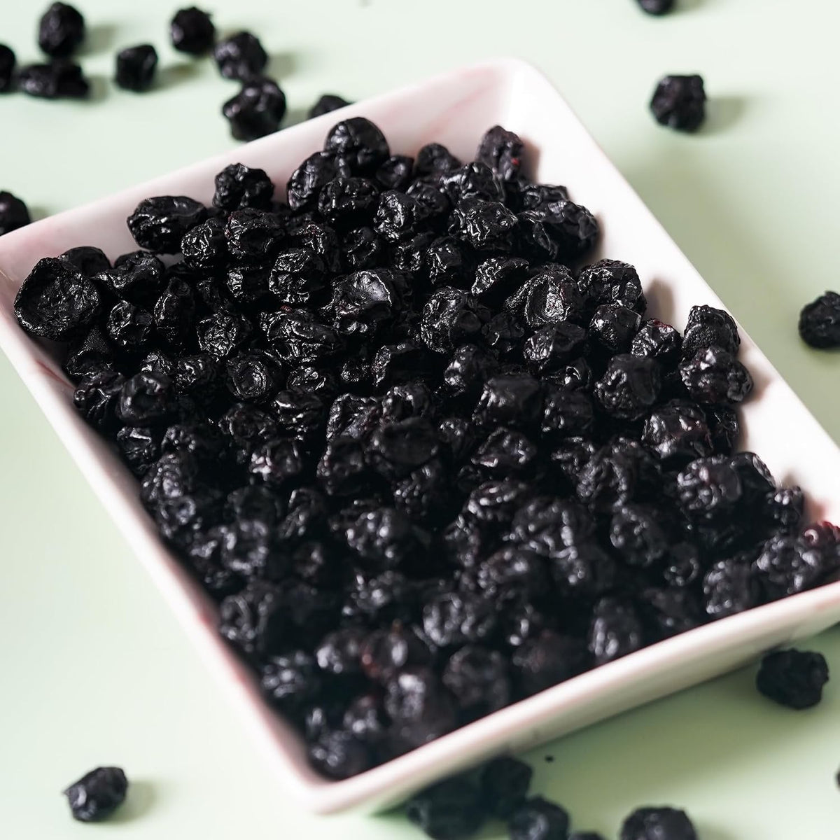 Urban Platter Dried Blueberries, 500g (Sweet & Mildly Tart | Garnish or Add to Fruit Salads, Oatmeals, Mueslis, Trail Mixes, Ice Creams, Baked Goods | Product of USA)