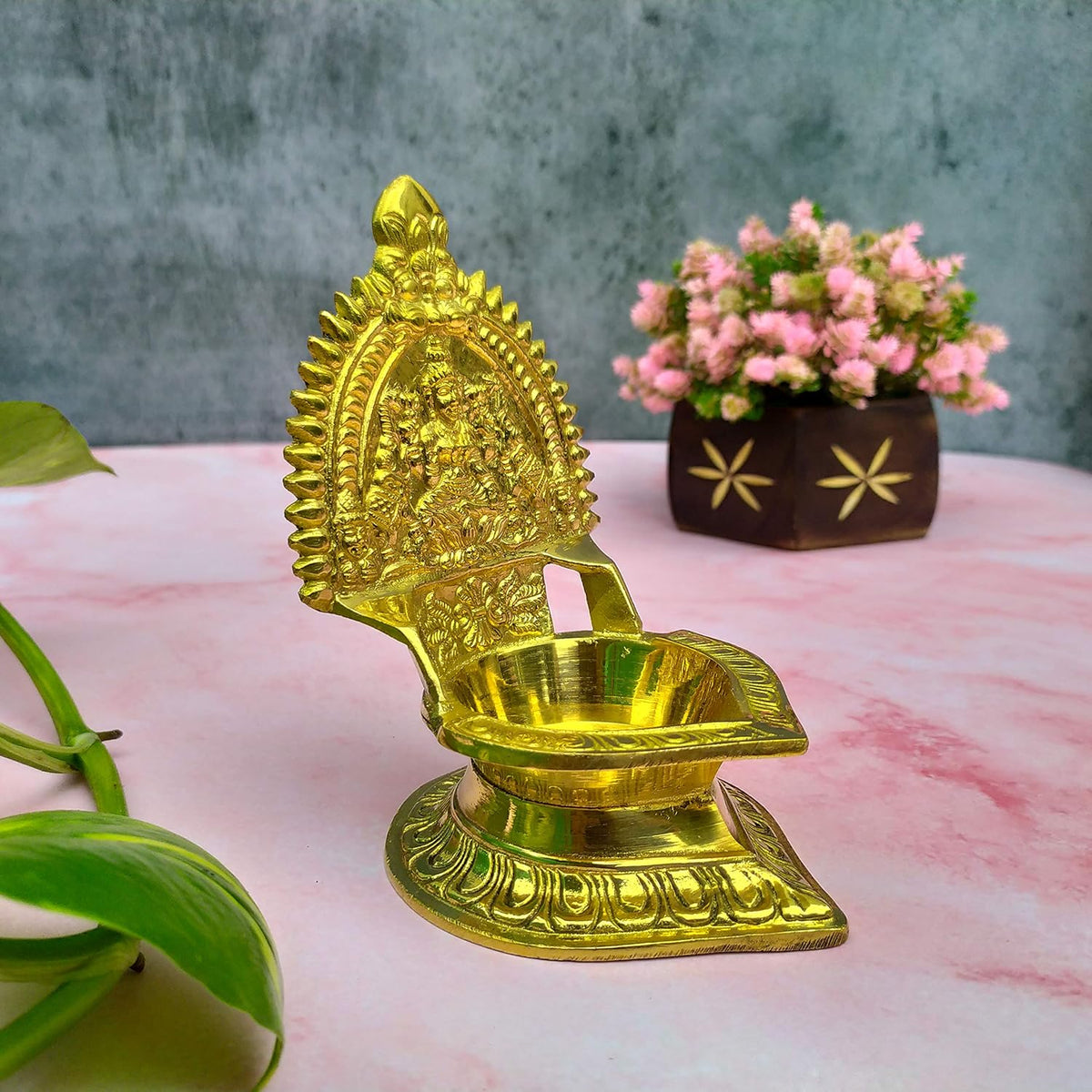 SHINDE EXPORTS ShGodess Laxmi/Lakshmi Brass Diya deepam lamp for puja/Pooja Worship. (Design 1)