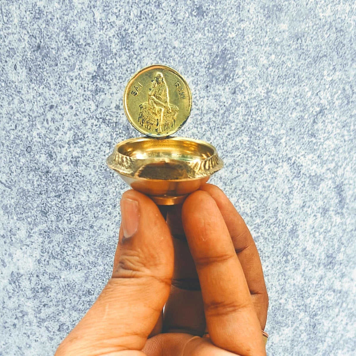SHINDE EXPORTS Shirdi Saibaba Figure Golden Brass Diya for puja for Home Decor (4cm Siting Style Diya)