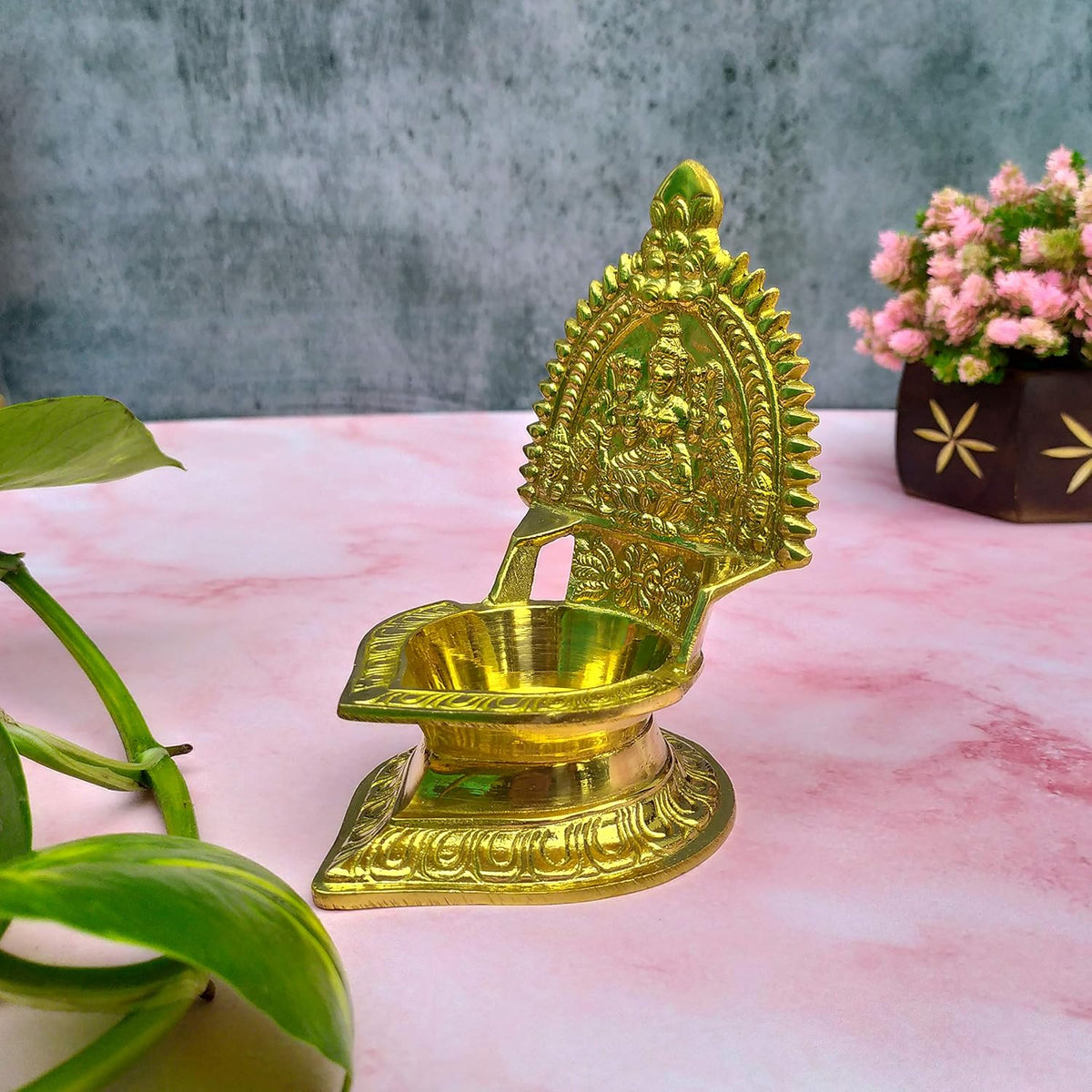 SHINDE EXPORTS ShGodess Laxmi/Lakshmi Brass Diya deepam lamp for puja/Pooja Worship. (Design 1)
